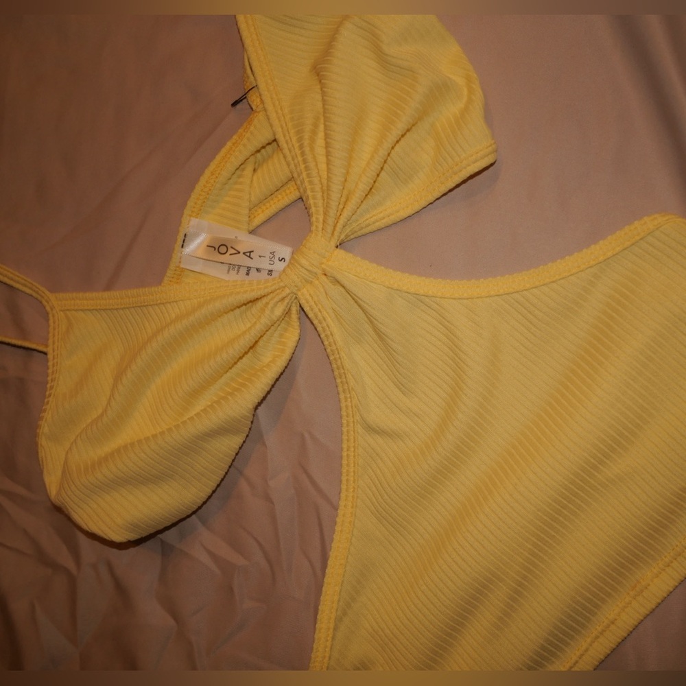 YELLOW JOVA TRENDY CROP NEW SIZE:S